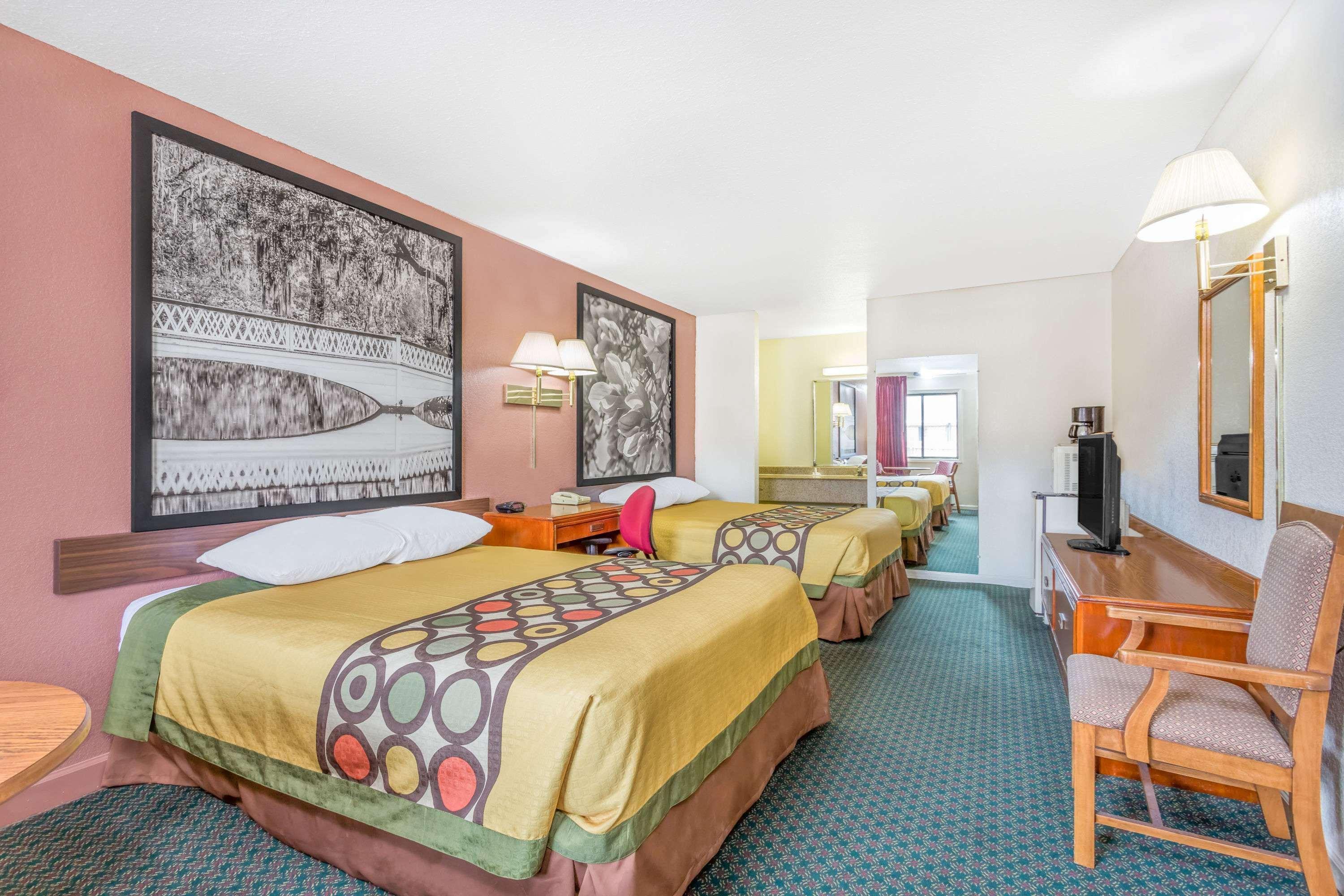 Super 8 By Wyndham Santee Hotel Екстериор снимка