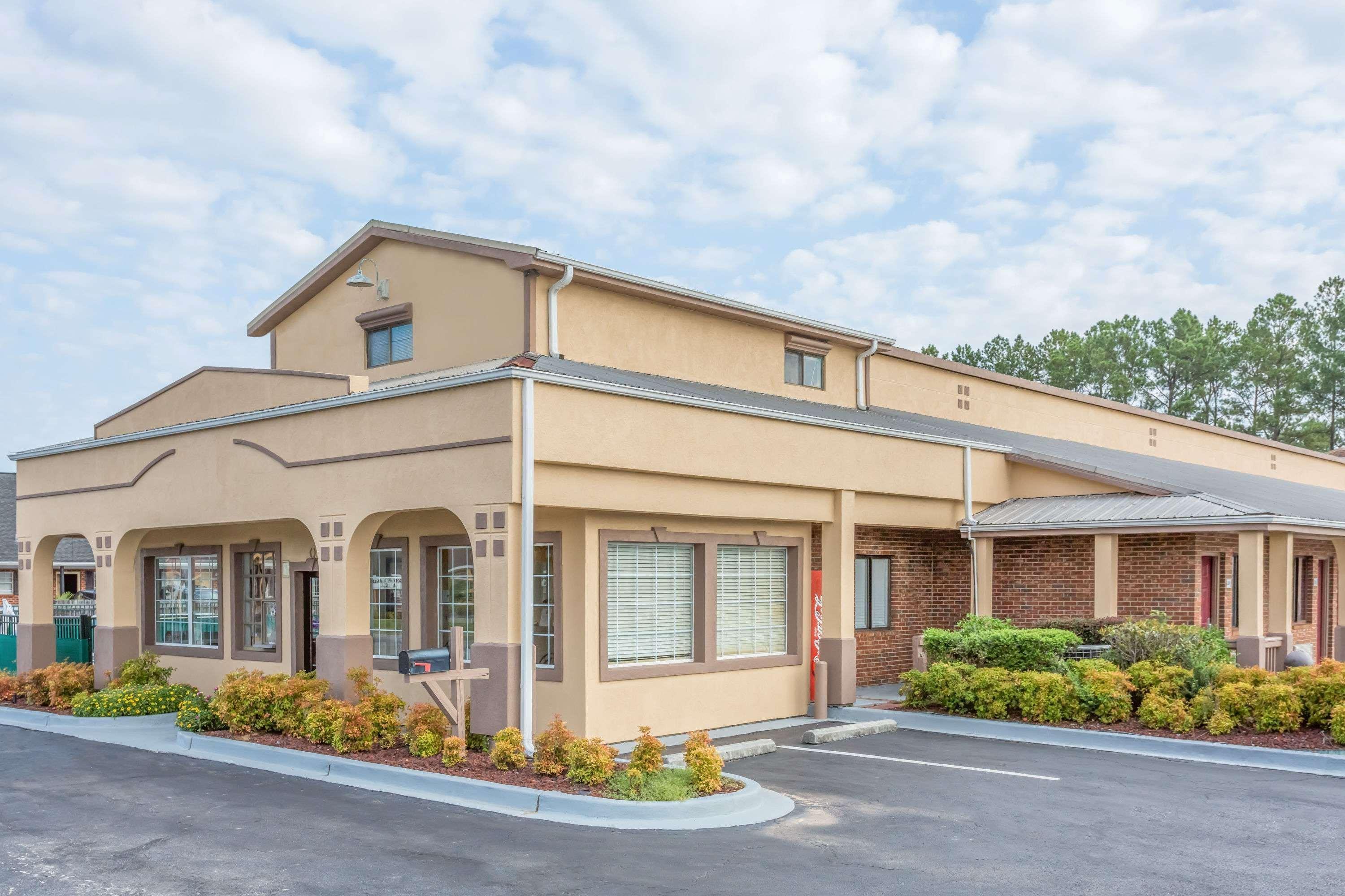 Super 8 By Wyndham Santee Hotel Екстериор снимка