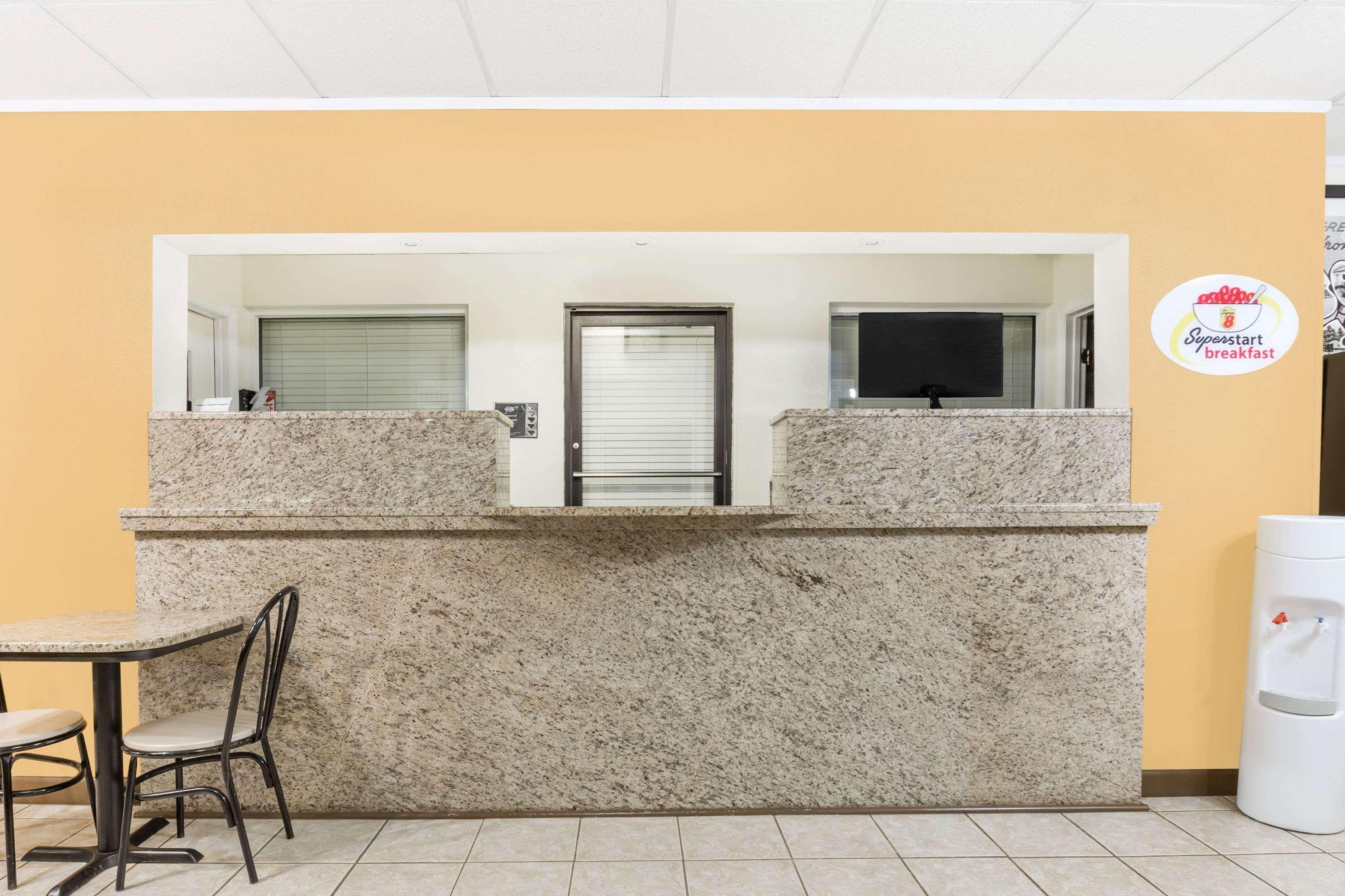 Super 8 By Wyndham Santee Hotel Екстериор снимка