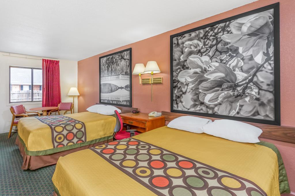 Super 8 By Wyndham Santee Hotel Екстериор снимка